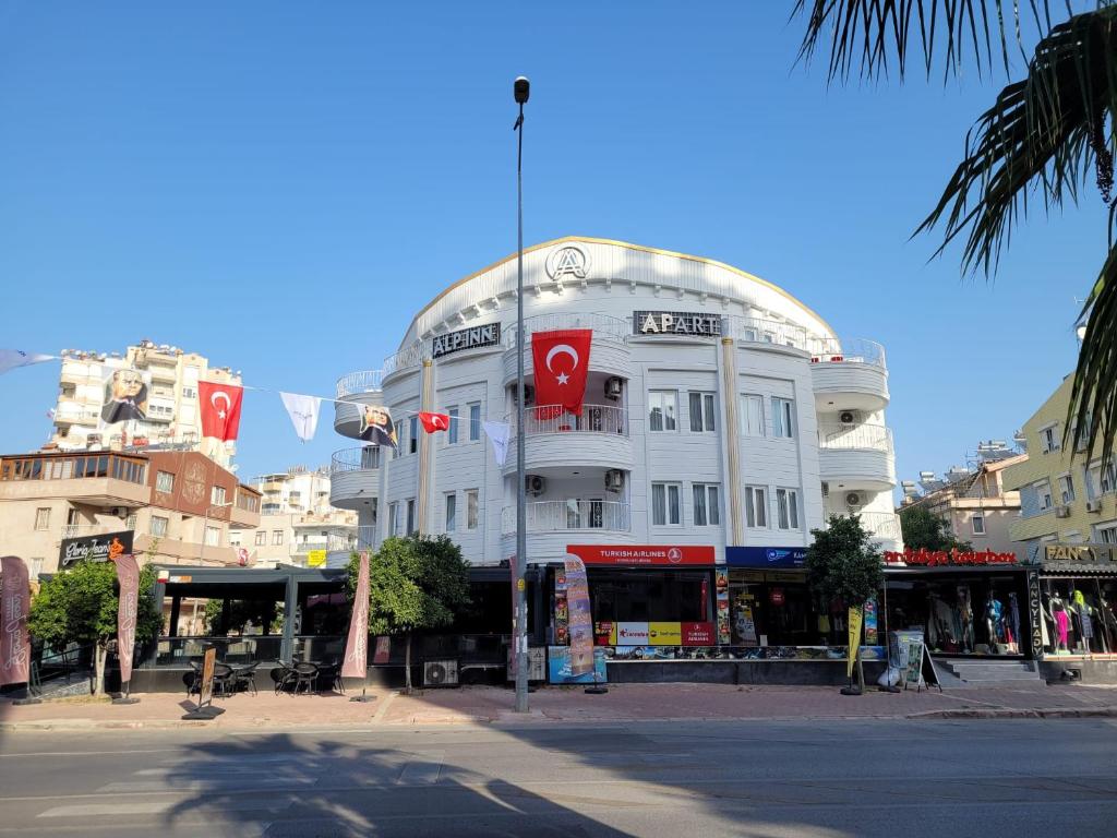 Το κτήριο όπου στεγάζεται  το ξενοδοχείο διαμερισμάτων