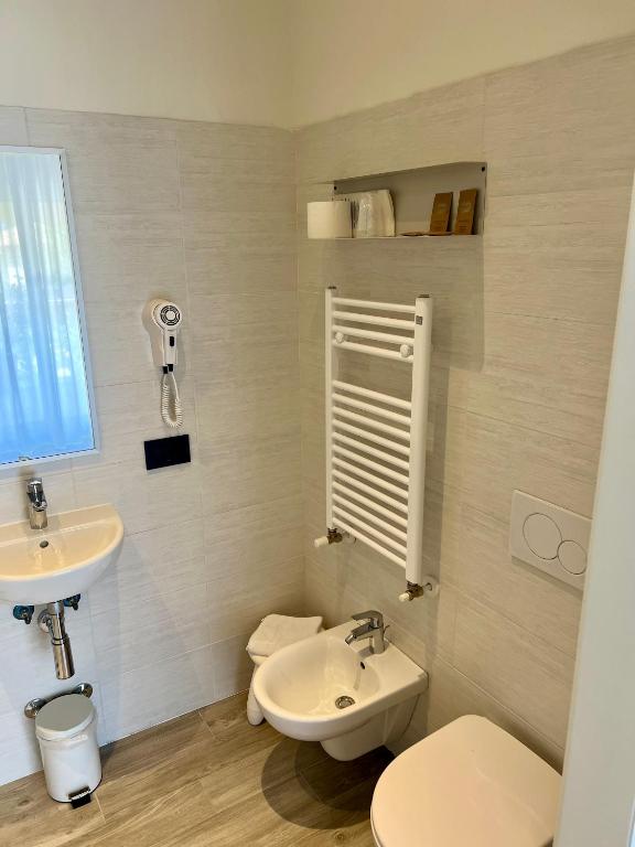 Koupelna v ubytování Hotel Astoria