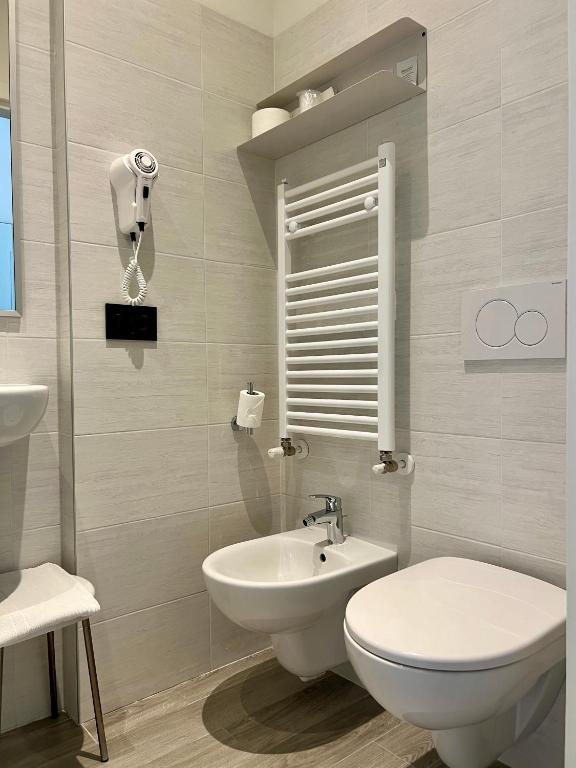 Koupelna v ubytování Hotel Astoria