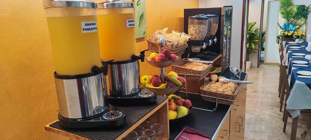 Příslušenství pro přípravu čaje a kávy v ubytování Hotel STELLA D'ORO