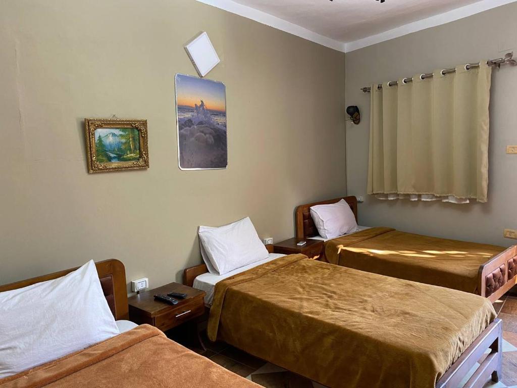 Postel nebo postele na pokoji v ubytování Dahab Plaza Hotel