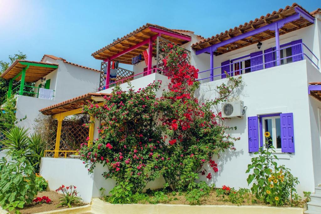 Sunflowers Apartments, Marathokampos (updated prices 2024)