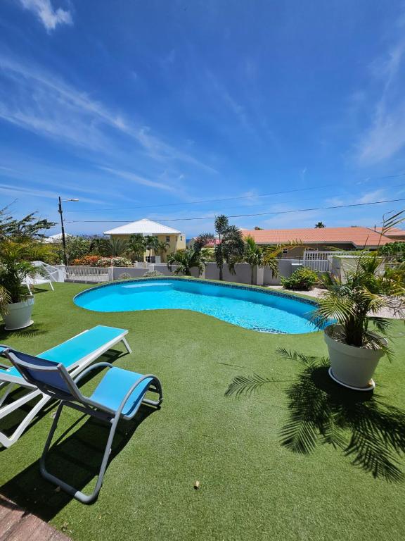 Bassein majutusasutuses Villa Ravens`s Paradise Azul või selle lähedal