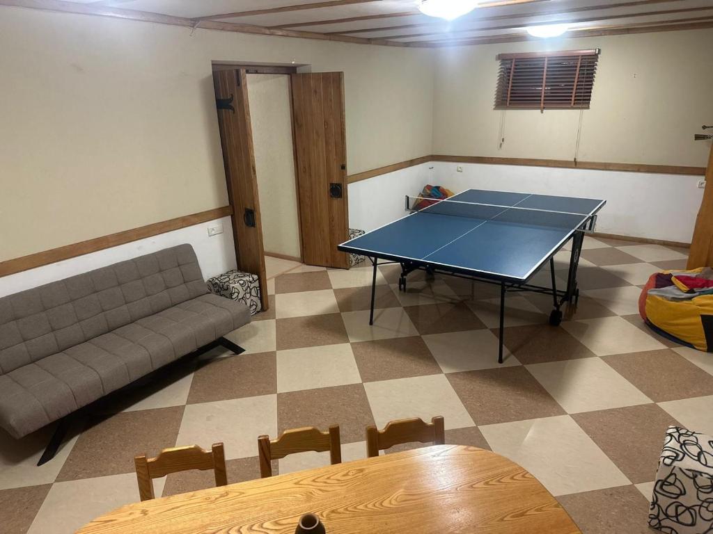 Stolní tenis v ubytování Aragvi Riverside nebo okolí