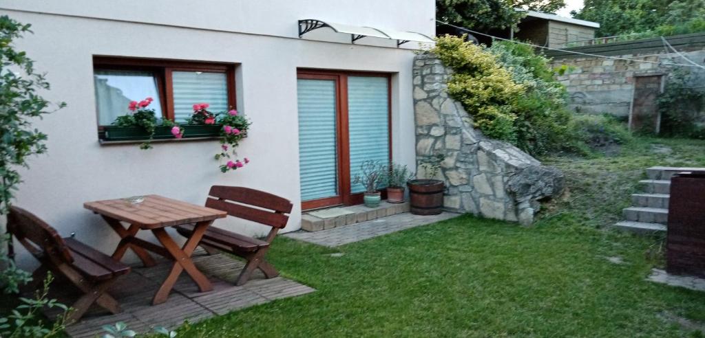 Fejesvölgy Stúdióapartman 8200 Veszprém, 15 Szél utca kép - 1