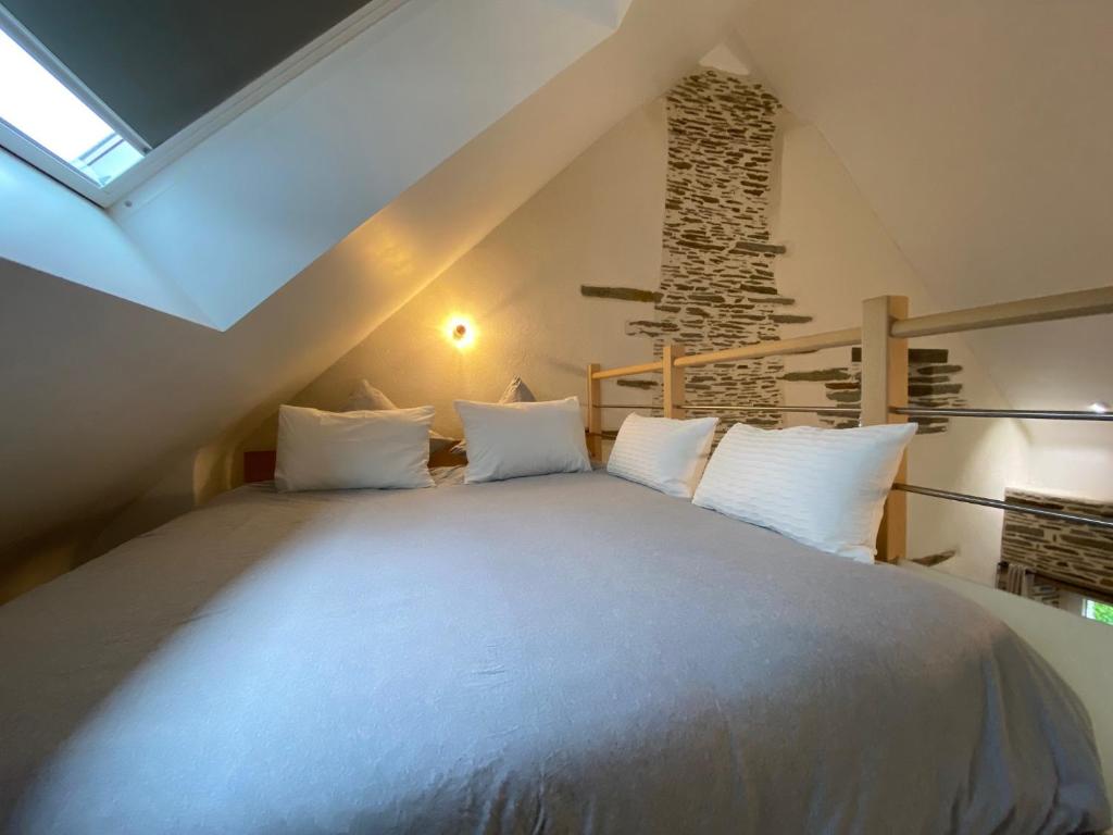 Postel nebo postele na pokoji v ubytování Domaine de Kerdavid - Chambres d'hôtes à Remungol