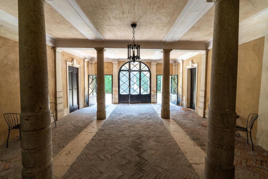 Palazzo delle Guglie by Postcardsfrom - Resim 15