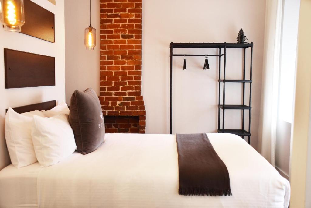 Postel nebo postele na pokoji v ubytování Maison Évangéline by Bower Boutique Hotels