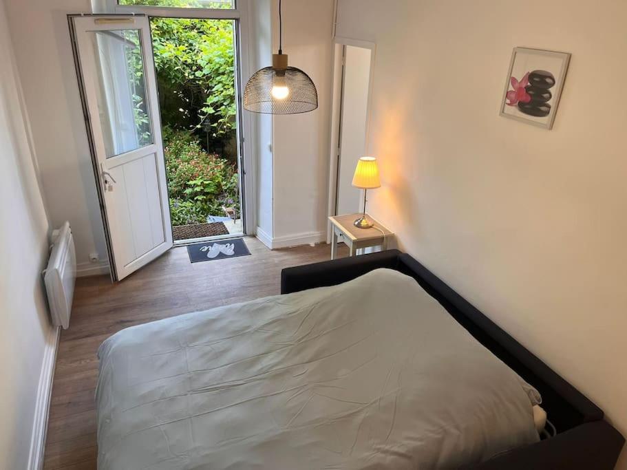 Photo de la galerie de l'établissement Studio Hypercentre résidence au calme avec parking, à Fontainebleau