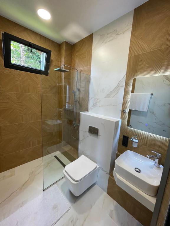 Koupelna v ubytování Green Escape -Eco Chakvi