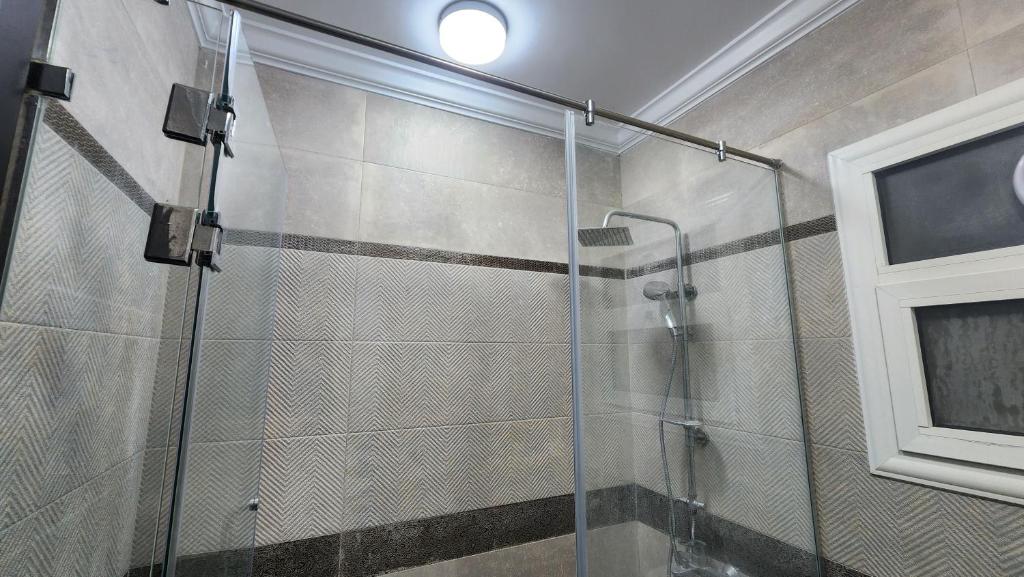 Koupelna v ubytování Madinaty apartment 1 شقة فندقية مفروشة سوبر لوكس في مدينتي