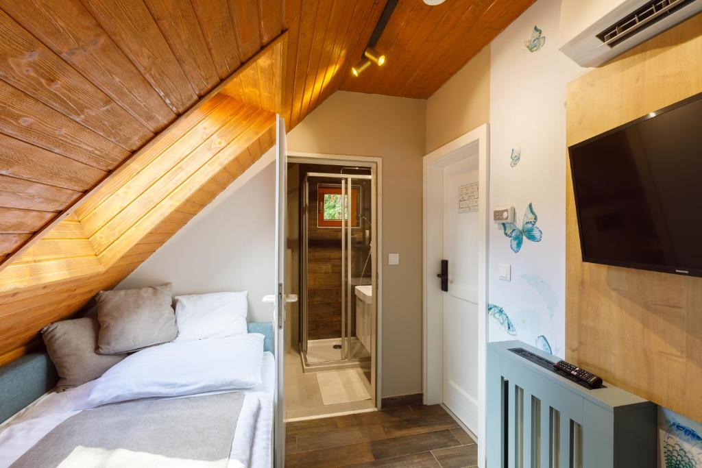 Postel nebo postele na pokoji v ubytování Lepke Apartmanház és Étterem
