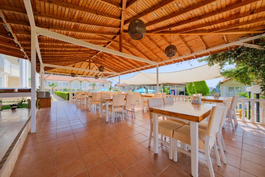 Restaurace v ubytování Larimar Suite Hotel
