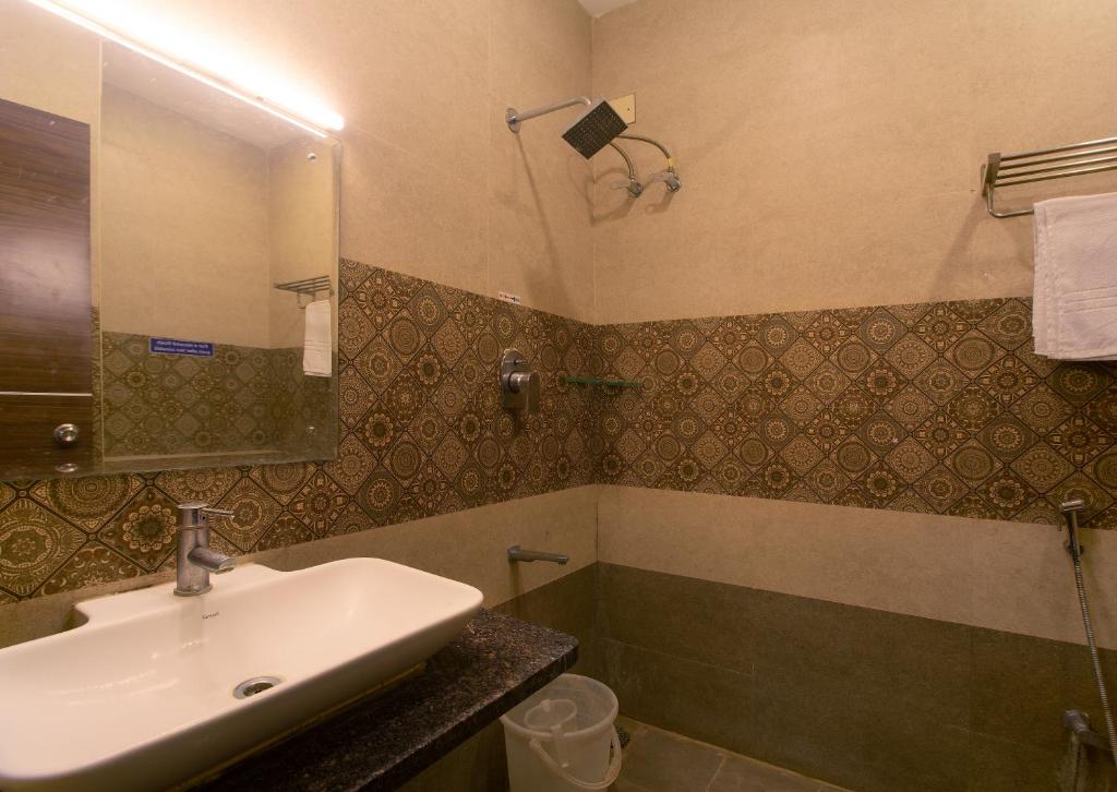 Koupelna v ubytování Manjhi Residency