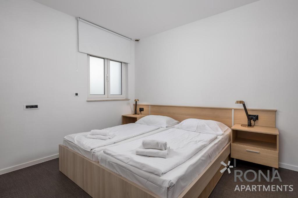 Posteľ alebo postele v izbe v ubytovaní Apartments Rona Erea Icici
