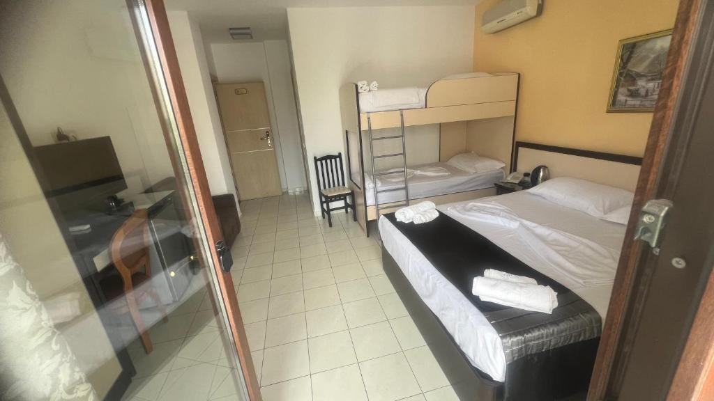 Postel nebo postele na pokoji v ubytování Sunrise Hotel Cameria