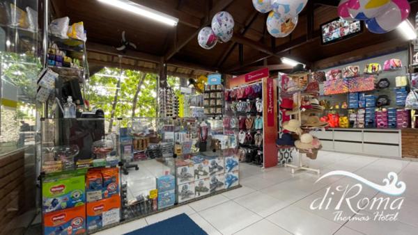 Supermercado ou outras lojas nos arredores do hotel