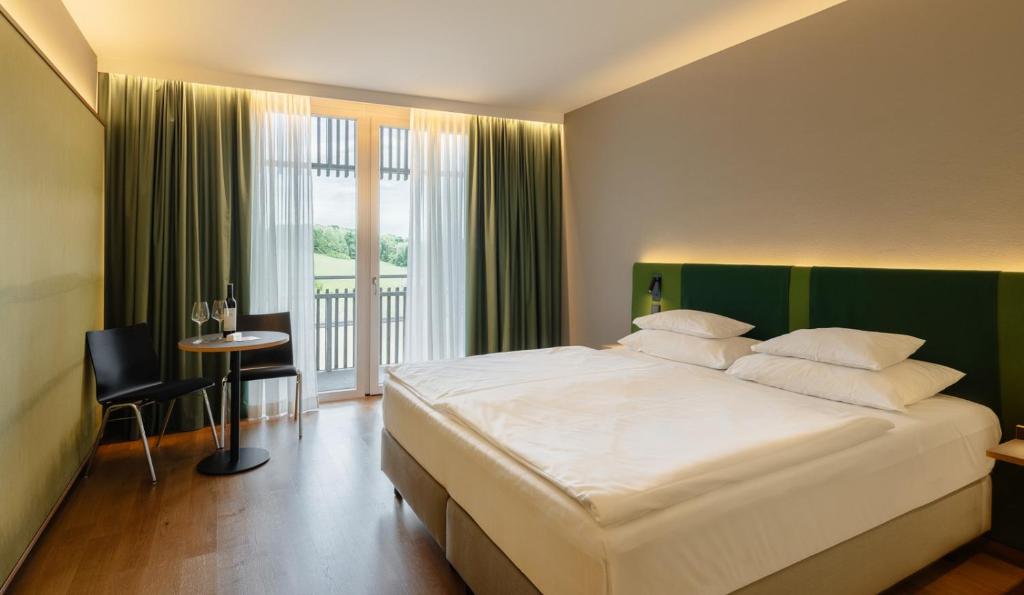 Posteľ alebo postele v izbe v ubytovaní LOISIUM Wine & Spa Hotel Südsteiermark