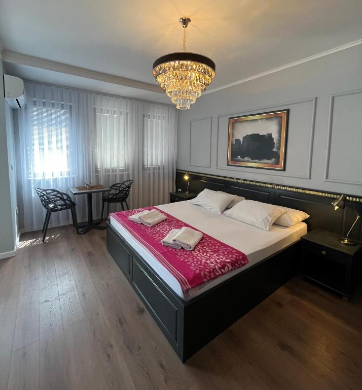 Postel nebo postele na pokoji v ubytování Comfort Deluxe Kosmos Apartments