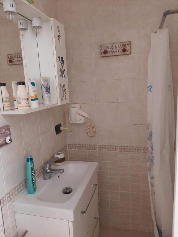 A bathroom at Dimora Stabiae
