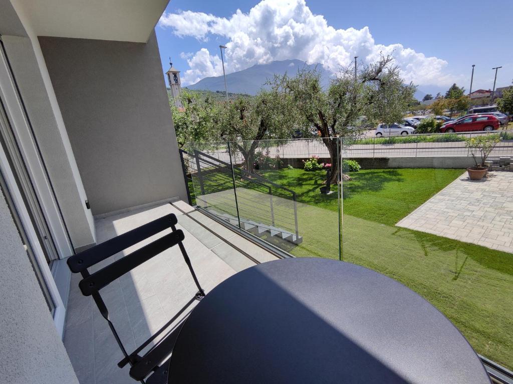 Vista generica sulle montagne o vista sulle montagne dall'interno dell'appartamento
