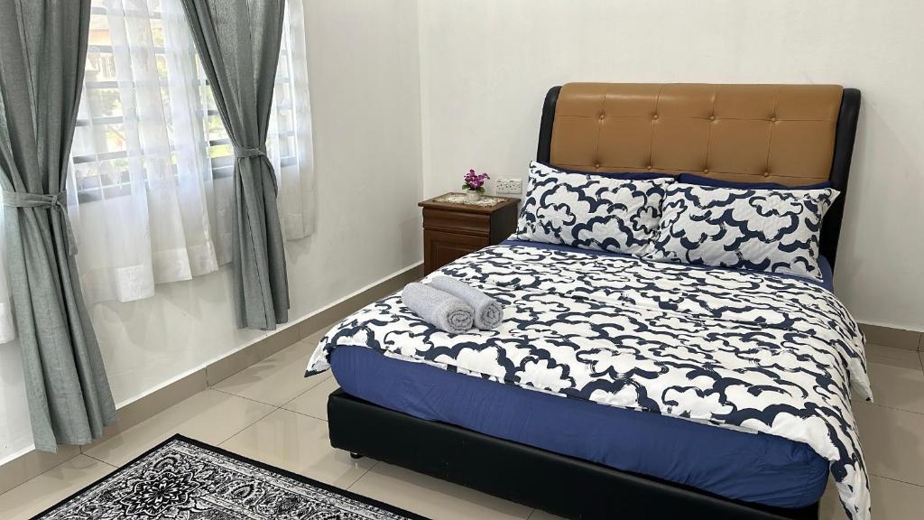 Postel nebo postele na pokoji v ubytování Mummy Firdhan Homestay
