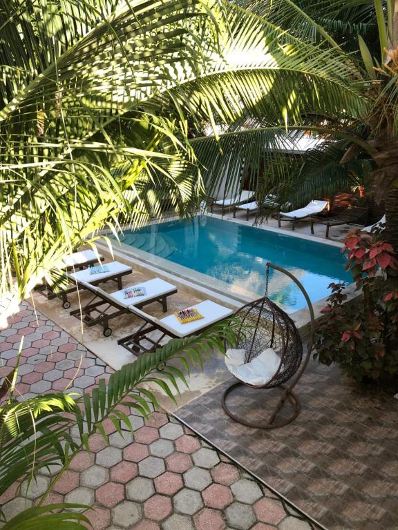 Bazén v ubytování CeZeRe THE PALM HOTEL nebo v jeho okolí