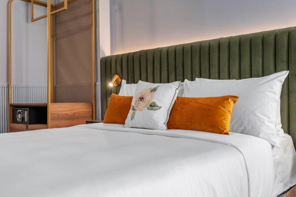 
Queen Room with Balcony
