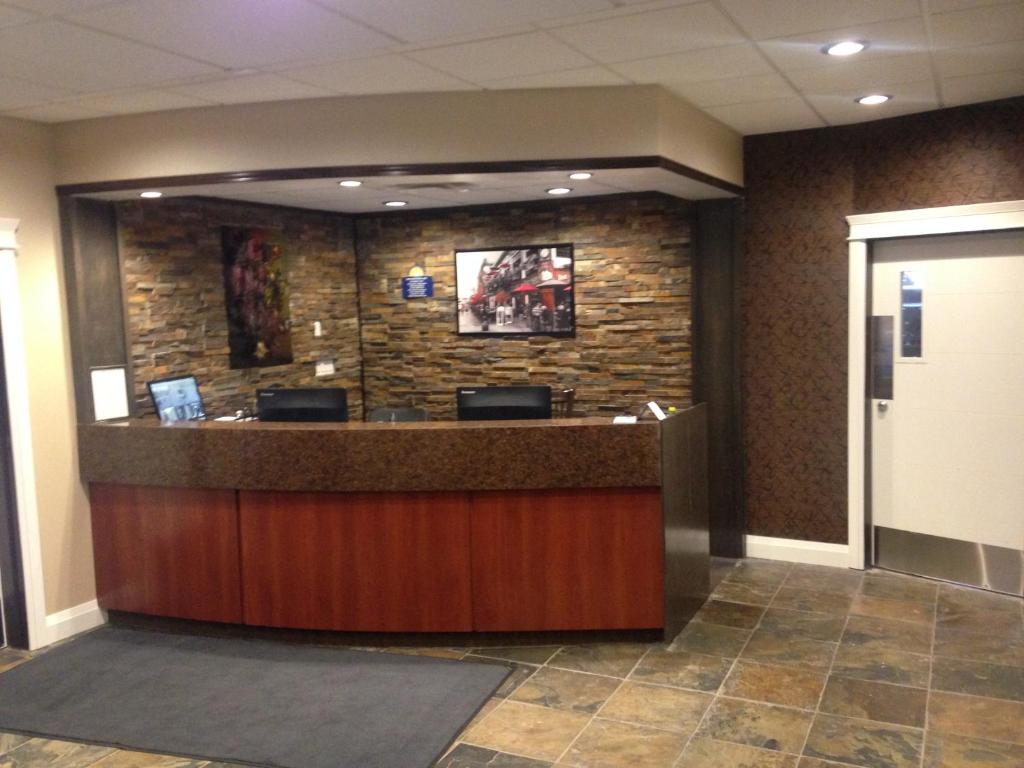 Vstupní hala nebo recepce v ubytování Days Inn by Wyndham Sylvan Lake