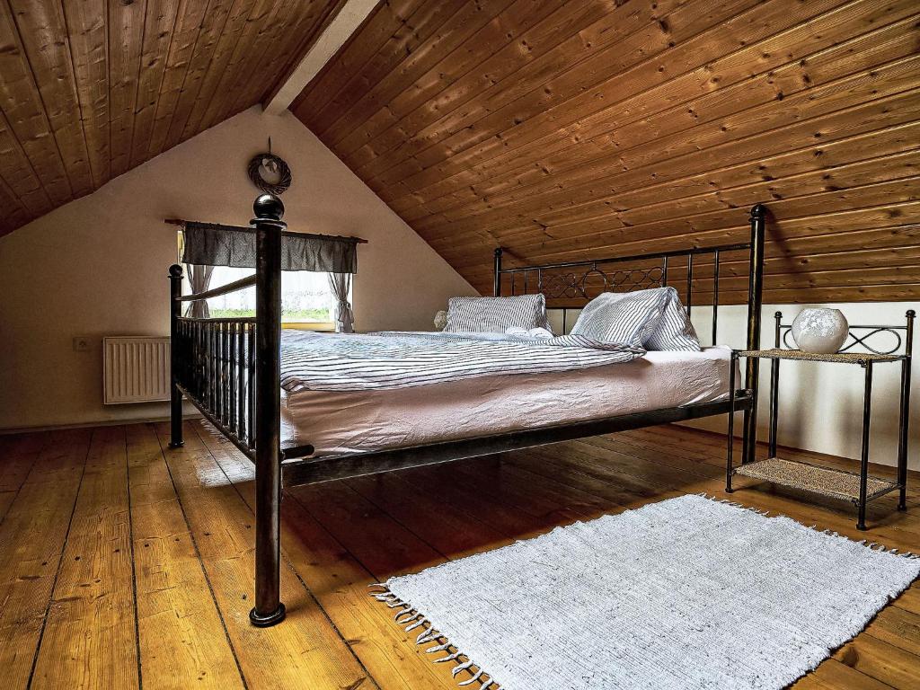 Postel nebo postele na pokoji v ubytování Holiday Home U sjezdovky by Interhome