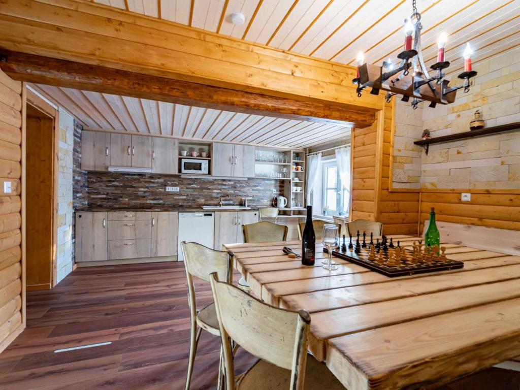 Kuchyň nebo kuchyňský kout v ubytování Holiday Home Chalupa U Bobra-1 by Interhome