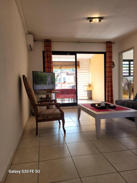 TV a/nebo společenská místnost v ubytování Côte ouest - Appartement F3