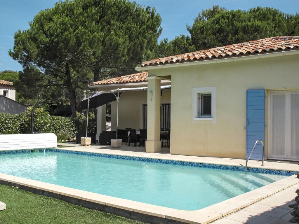 Bazén v ubytování Holiday Home Au Romarin by Interhome nebo v jeho okolí