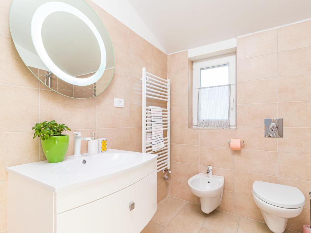 Kúpeľňa v ubytovaní Holiday Home Villa May by Interhome