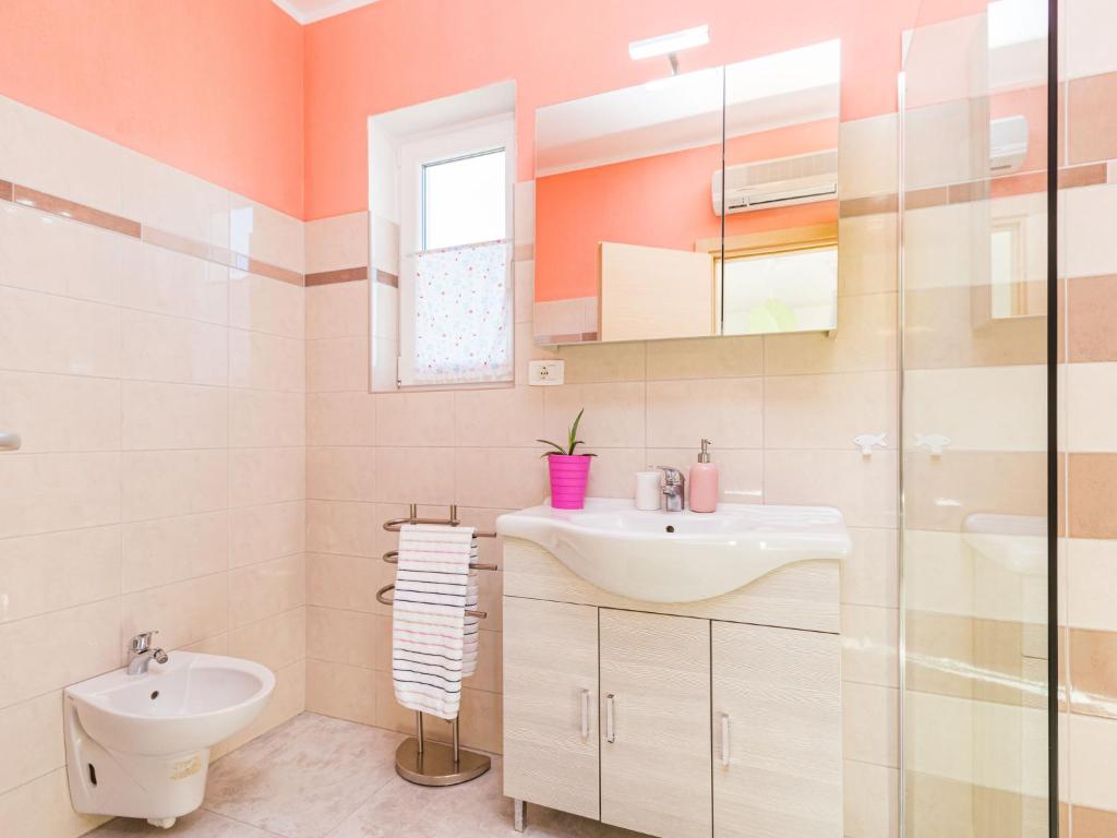 Kúpeľňa v ubytovaní Holiday Home Villa May by Interhome