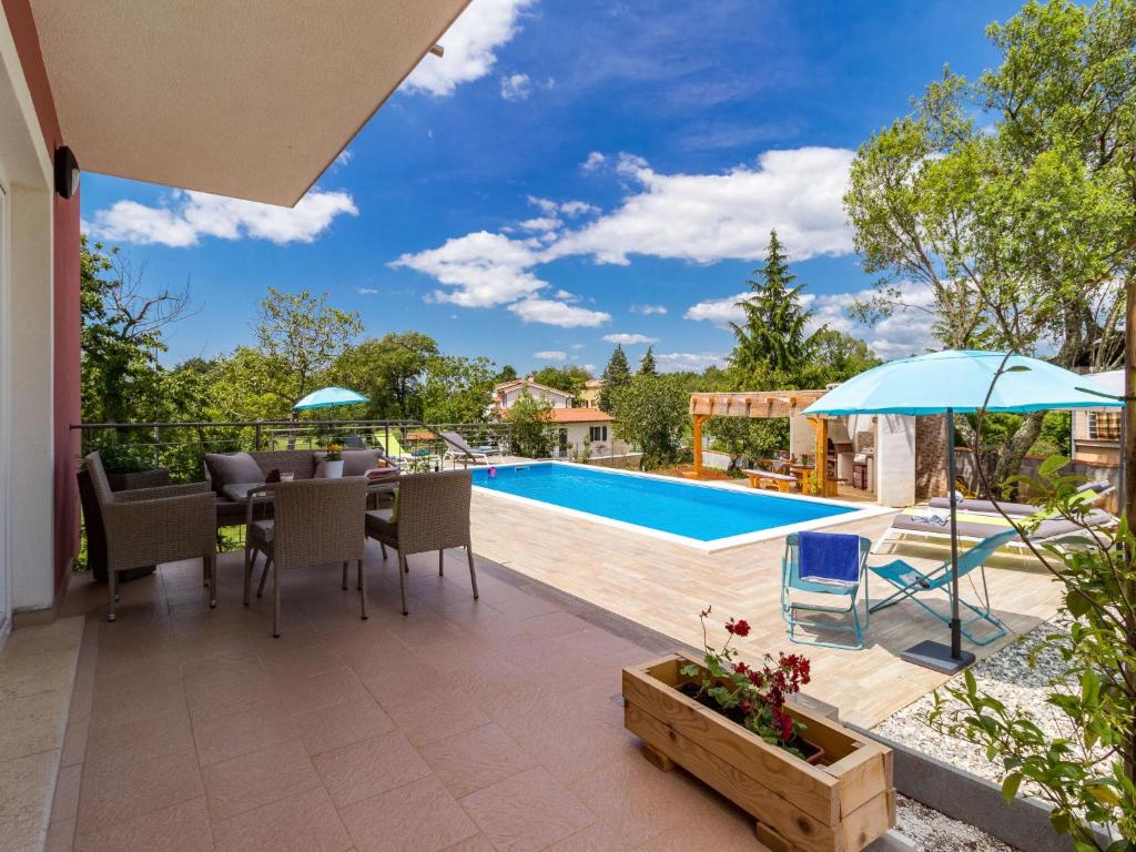 Bazén v ubytovaní Holiday Home Villa May by Interhome alebo v jeho blízkosti