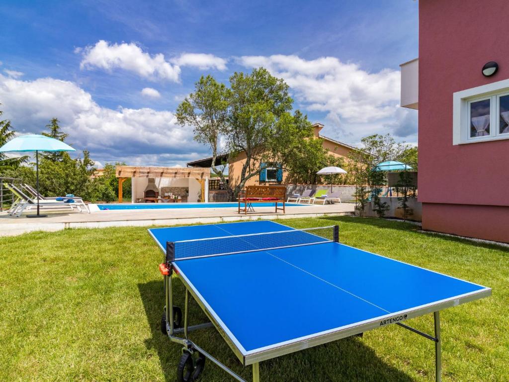 Stolný tenis v ubytovaní Holiday Home Villa May by Interhome alebo v jeho okolí
