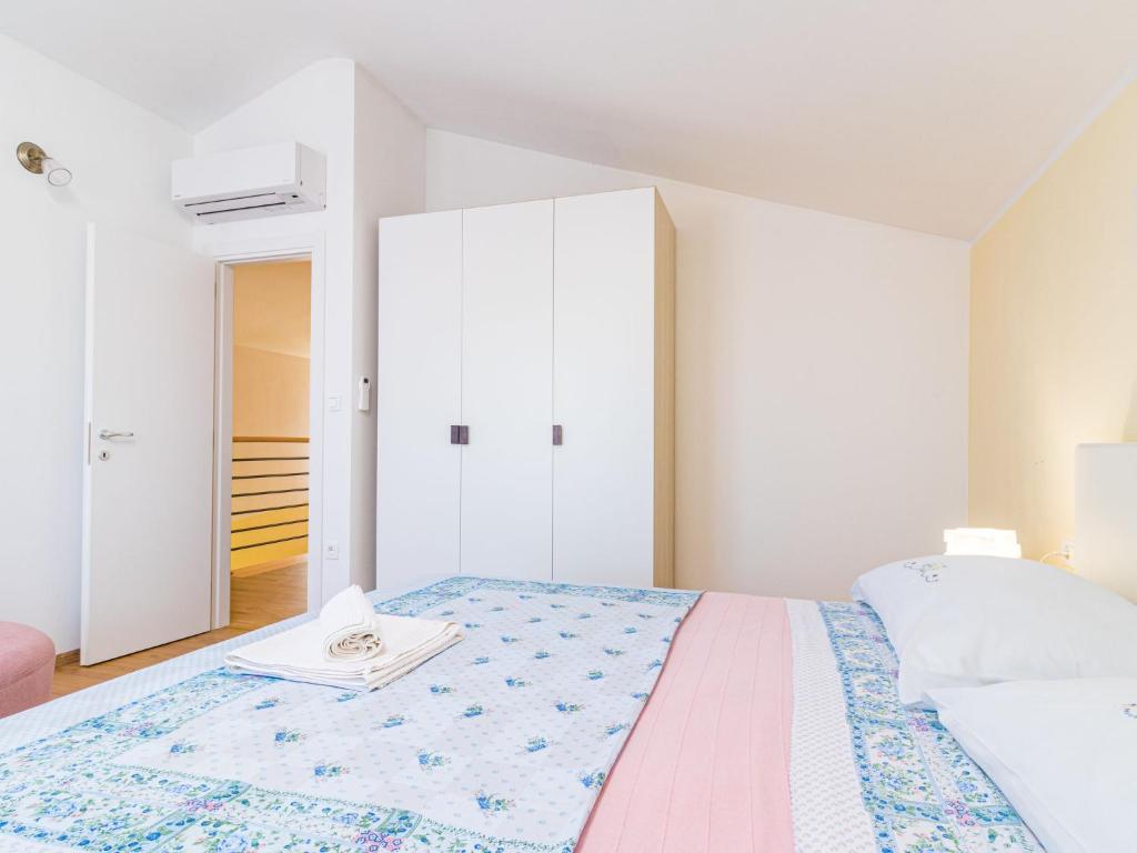Posteľ alebo postele v izbe v ubytovaní Holiday Home Villa May by Interhome