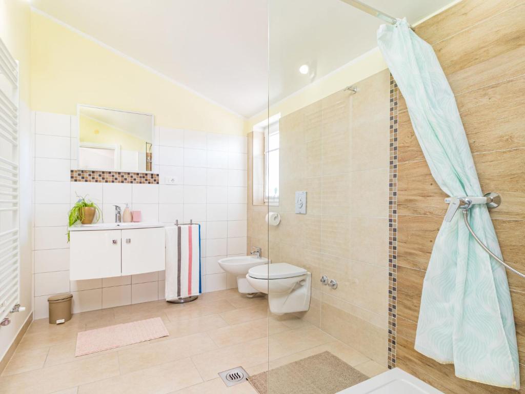 Kúpeľňa v ubytovaní Holiday Home Villa May by Interhome