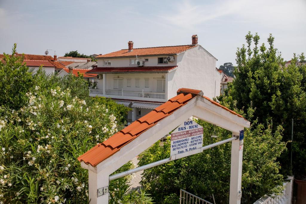 Budova, v ktorej sa apartmán nachádza