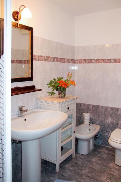 Kúpeľňa v ubytovaní Apartment Rondini by Interhome