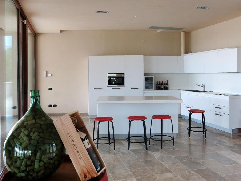 Kuchyňa alebo kuchynka v ubytovaní Holiday Home Le Palaie - 'Pizzeria' - PEC207 by Interhome