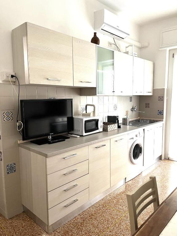 A kitchen or kitchenette at INES'S HOME