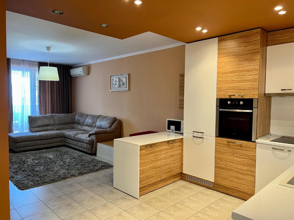 Casa Real - Three-Bedroom Apartment