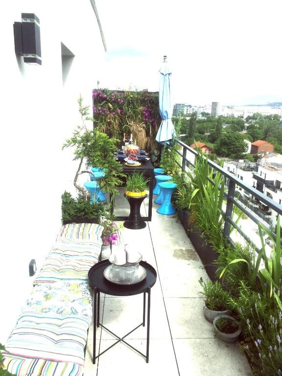 Balkón nebo terasa v ubytování Chambre privée dans un roof-top unique