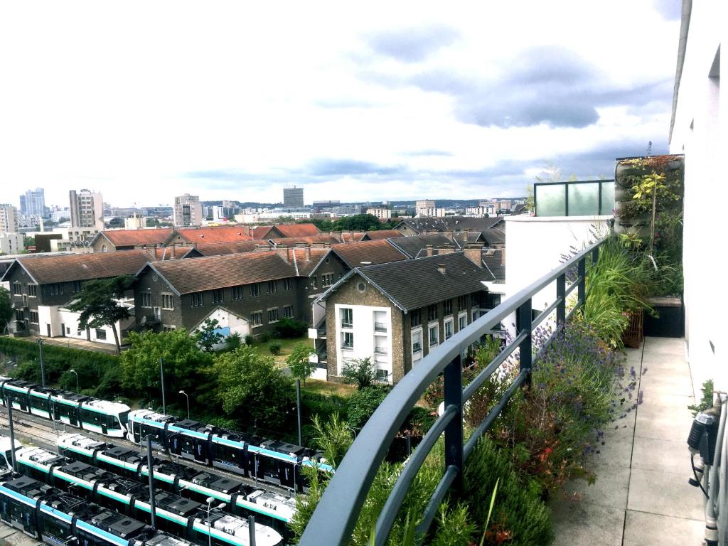 Fotografie z fotogalerie ubytování Chambre privée dans un roof-top unique v destinaci Colombes