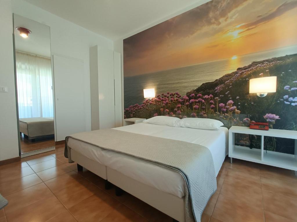 Łóżko lub łóżka w pokoju w obiekcie Hotel Merano
