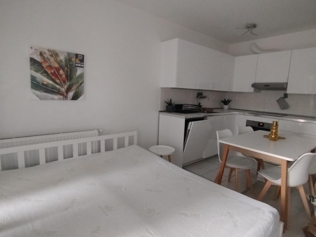 Trendy Trinity Apartment Free Garage 2 bdroom 1138 Budapest, Esztergomi út 64 kép - 1