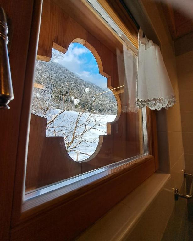 Nespecifikovaný výhled na hory nebo výhled na hory při pohledu z hotelu