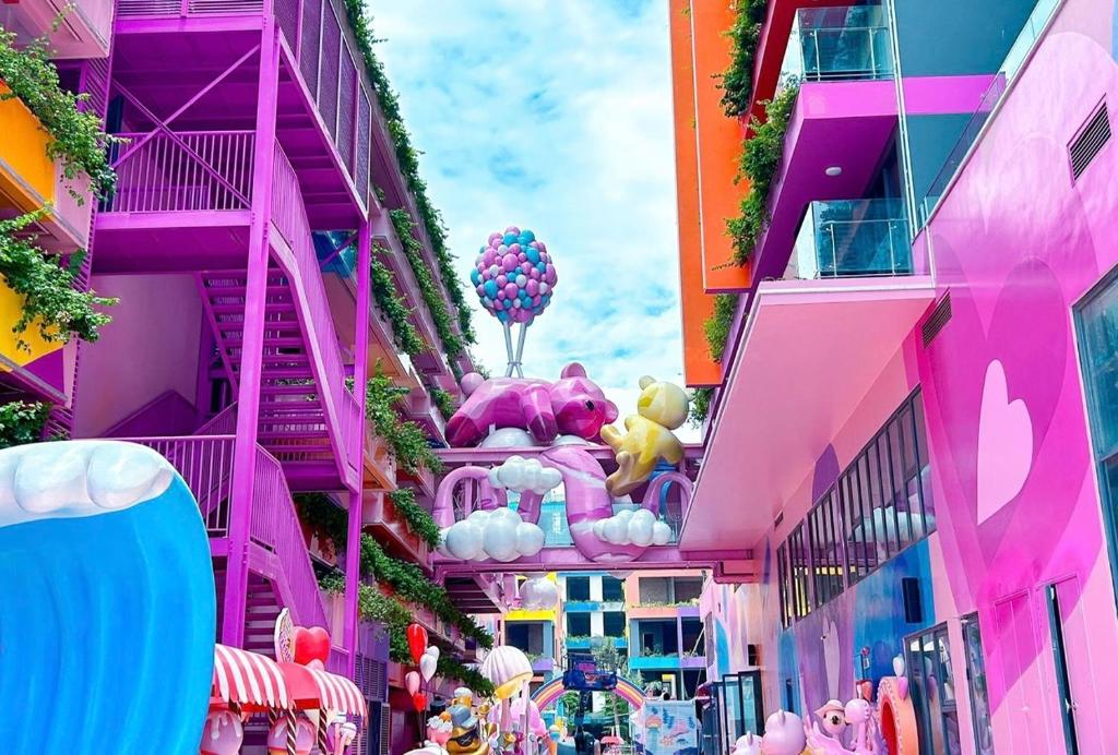 a view of a street with a pink building at FLAMINGo TÒA IBIZA, Hải Tiến in Thanh Hóa